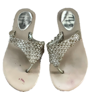 VERA WANG GOLD DESIGN RUBBER SANDALS US 6